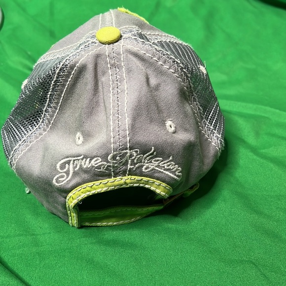 True Religion 🧢 - Picture 2 of 5